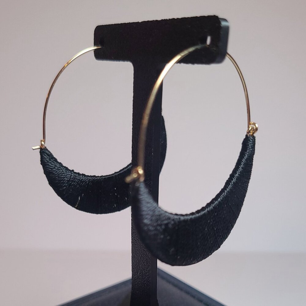Black & Gold Woven String Hoop Earrings – Boho Chic - Picture 2 of 7